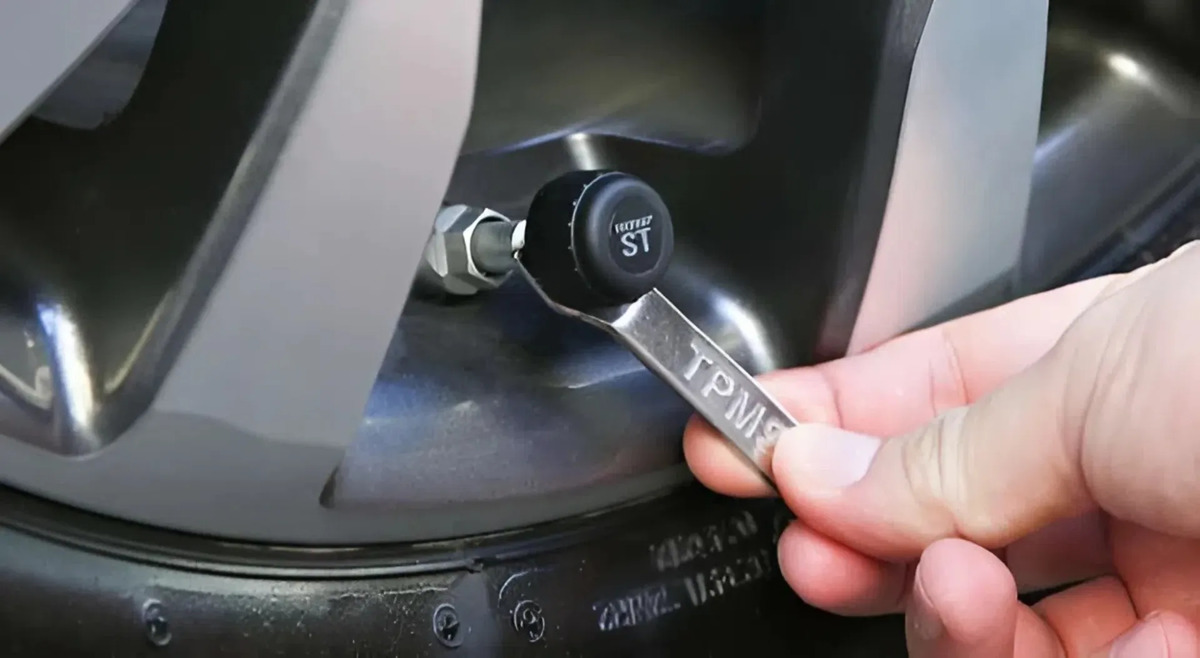 cam bien ap suat lop truc tiep duoc chia thanh hai loai la cam bien ap suat lop van trong va van ngoai Cảm biến áp suất lốp trực tiếp được chia thành hai loại là cảm biến áp suất lốp van trong và van ngoài